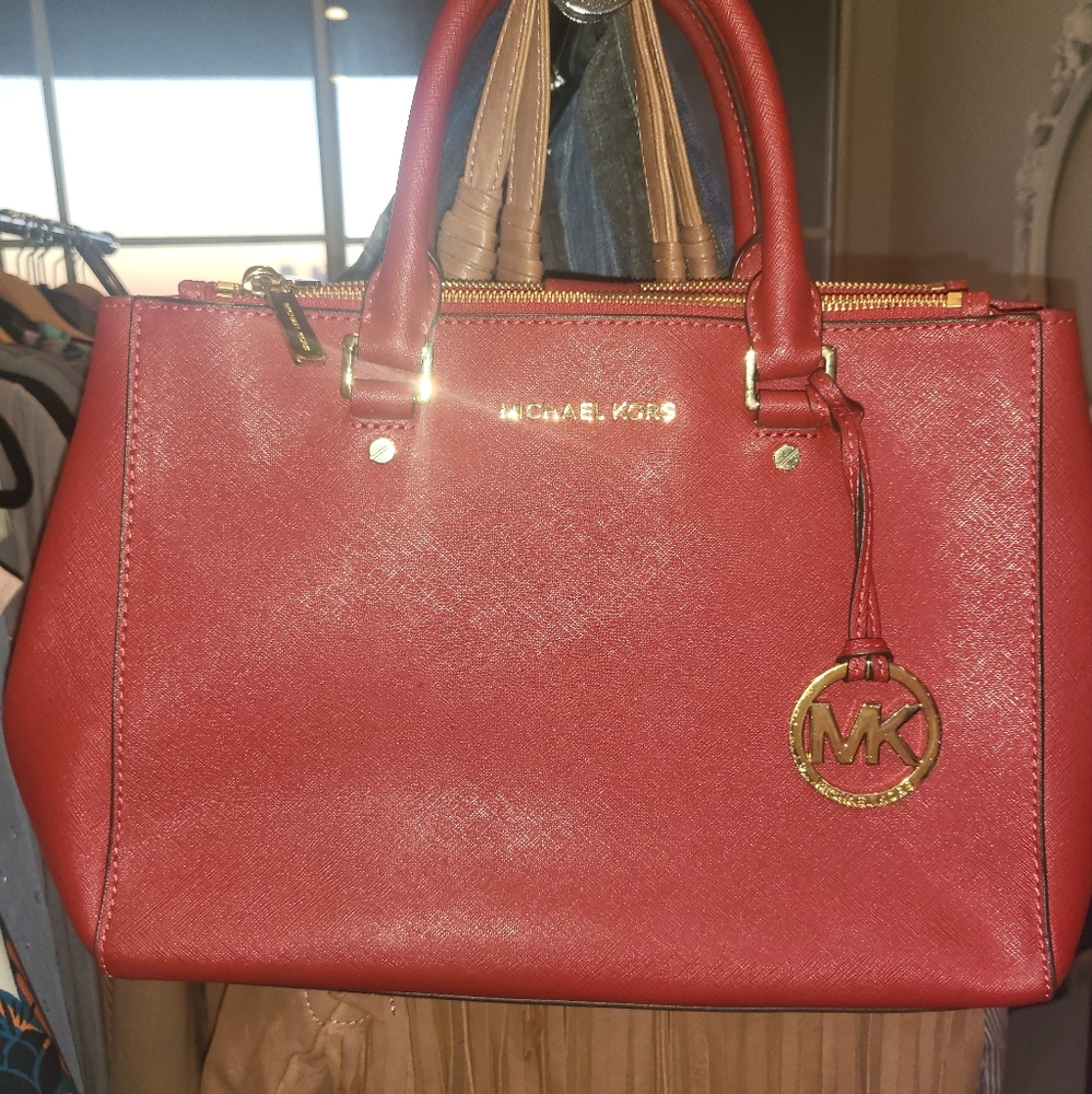 #61 Micheal  Kors red purse - Picture 3 of 9